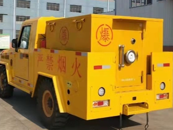 赫章凯龙爆破器材运输车：保障爆破任务的安全运行